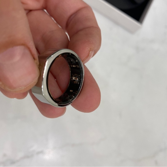 Oura Ring, Gen 3 - Picture 9 of 9